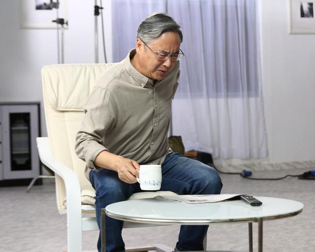 攀高智能腰腹部按摩儀，解鎖護腰新姿勢