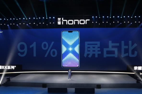 榮耀8X系列再度引領(lǐng)千元機(jī)競(jìng)爭(zhēng)升級(jí)，實(shí)力開(kāi)啟千元機(jī)大升級(jí)時(shí)代