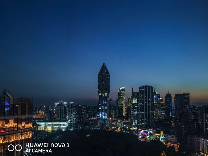 華為nova3版本升級(jí)有驚喜！超級(jí)夜景加持，從此夜拍不再是難題