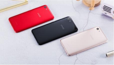 vivo Y81s圖賞：全新全面屏＋AI攝影，顏值與實力兼?zhèn)?/></p><p>vivo Y81s采用先進的八核12納米制程芯片，輔以3GB RAM+ 64GB ROM 組合，最高支持256G存儲卡擴展。此外，它還搭載 3260mAh 大容量電池，基于低功耗芯片和系統(tǒng)層面 <a href=