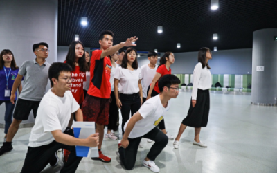 張近東點(diǎn)燃二十八年公益之燈 蘇寧之夏上演最感人一幕神秘嘉賓登臺(tái)
