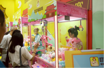 叮叮抓娃娃亮相GTI廣州展，美女娃娃機引爆全場