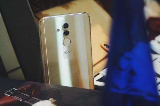 華為穩(wěn)了！麥芒7雙光束3D效果遠超金色iPhone