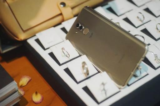 華為穩(wěn)了！麥芒7雙光束3D效果遠超金色iPhone
