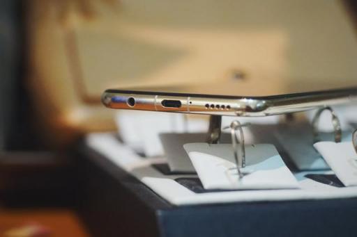 華為穩(wěn)了！麥芒7雙光束3D效果遠超金色iPhone