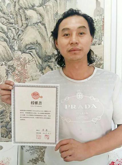 客廳沙發(fā)墻掛什么好？易從網(wǎng)名人字畫裝飾風(fēng)水順暢財運旺！