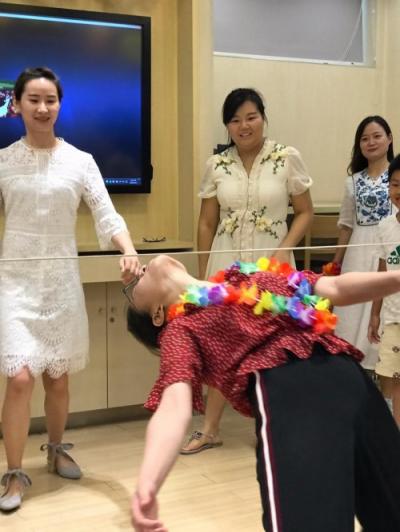 在華爾街英語南京中心，夏威夷近在眼前