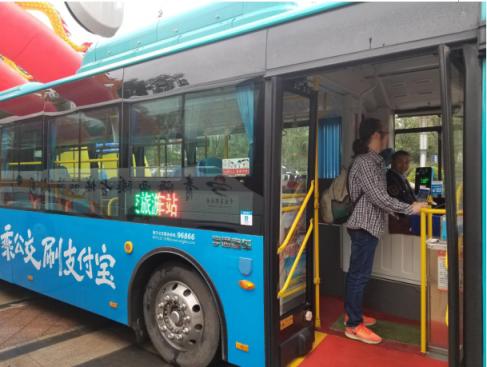 西寧公交掃碼乘車(chē)全面上線 小碼聯(lián)城助推建設(shè)更優(yōu)公交都市