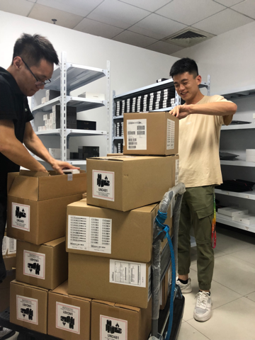 iPhoneXs首發(fā)日，機(jī)蜜凌晨打包，打響租機(jī)第一槍