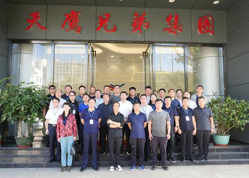 黑龍江省30余縣（市、區(qū)）長(zhǎng)蒞臨天鷹兄弟考察
