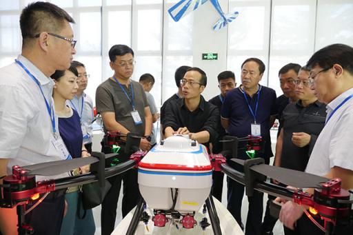 黑龍江省30余縣（市、區(qū)）長(zhǎng)蒞臨天鷹兄弟考察