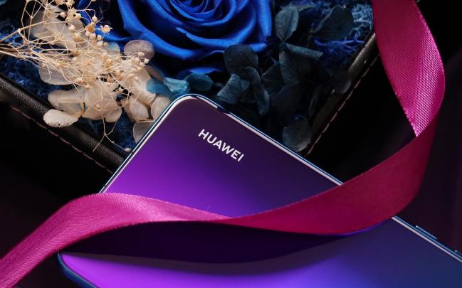 讓關(guān)曉彤閃耀時(shí)裝周的華為nova3i，現(xiàn)推出6GB+128GB版供你暢快爽玩