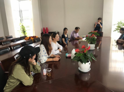 上海藍絲帶公益基金會聯(lián)合發(fā)起人張毓桐女士開展愛心公益捐贈活動