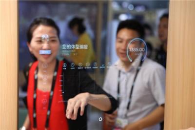 刷臉支付、無(wú)人店、VR購(gòu)物…… 蘇寧運(yùn)用科技助力消費(fèi)升級(jí)