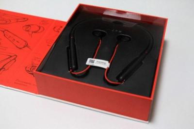 1MORE便攜頸掛電競耳機，聽聲辨位帶你天天吃雞