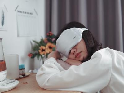 旅行必備黑科技好物 為啥半個(gè)小紅書圈狂曬Aika石墨烯眼罩？