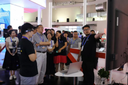 意念控制要成真？BrainCo成上海人工智能展的網(wǎng)紅展位！