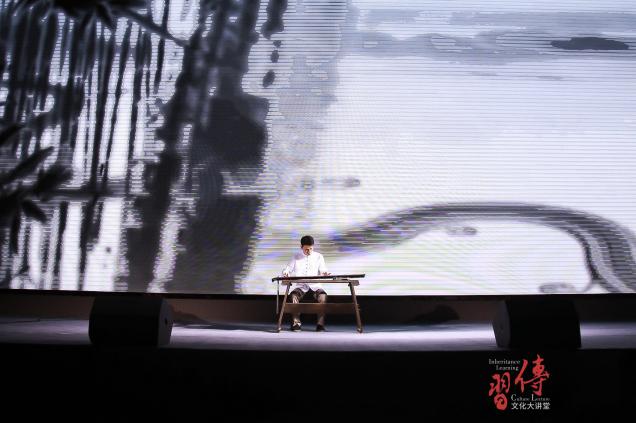 小朋友聆聽傳習講堂的照片刷爆朋友圈 簡一的魅力究竟在哪里？