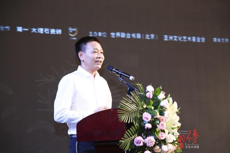 小朋友聆聽傳習講堂的照片刷爆朋友圈 簡一的魅力究竟在哪里？