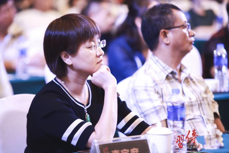 小朋友聆聽傳習講堂的照片刷爆朋友圈 簡一的魅力究竟在哪里？