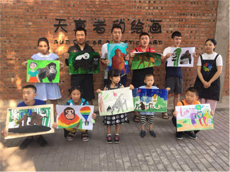 盧旺達大使館聯(lián)合侶行、西瓜視頻舉辦“盧旺達山地大猩猩畫展”