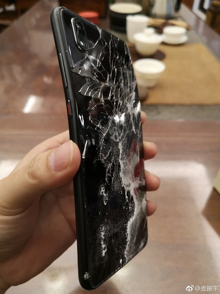 真事兒！這部從21樓高空意外跌落的手機幸存了！