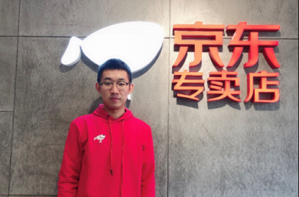 90后店長郭晨鑫：因?yàn)樾刨嚲〇|，所以選擇加盟京東專賣店