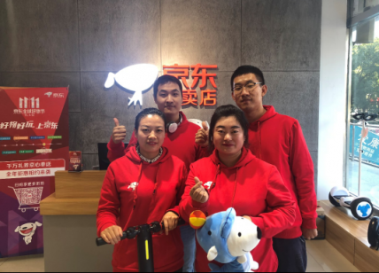 90后店長郭晨鑫：因?yàn)樾刨嚲〇|，所以選擇加盟京東專賣店