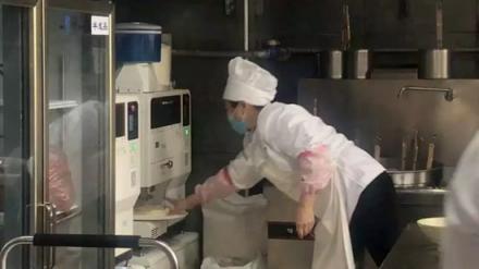游客遠道而來“難求一面”，崔永元開面館獲追捧