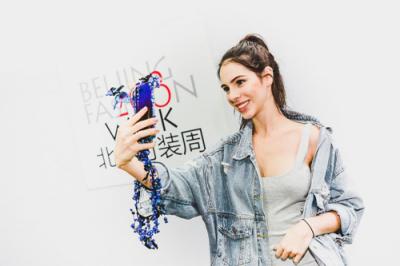 時尚服裝搭配，降溫后深秋季節(jié)的吸睛妙招