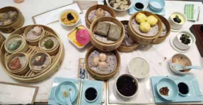 剛剛，我被善行者路上的小哥哥小姐姐暖哭了……