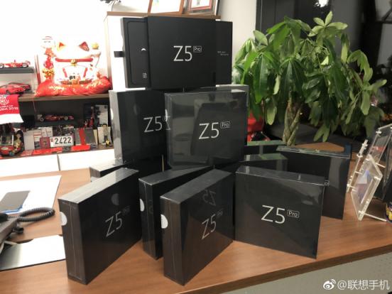 聯(lián)想Z5Pro彩排曝光“鯊魚皮質(zhì)感” 劃時代旗艦追求極致手感