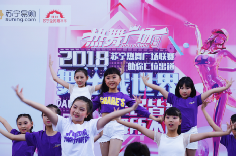 蘇寧廣場(chǎng)舞大賽美女如云，窈窕身姿舞動(dòng)雙十一