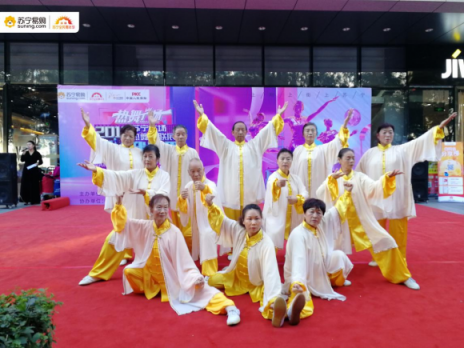 蘇寧廣場(chǎng)舞大賽美女如云，窈窕身姿舞動(dòng)雙十一