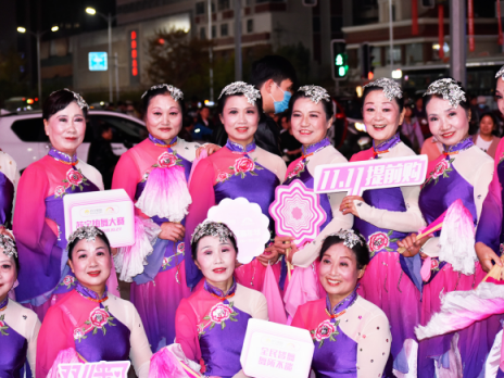 蘇寧廣場(chǎng)舞大賽美女如云，窈窕身姿舞動(dòng)雙十一