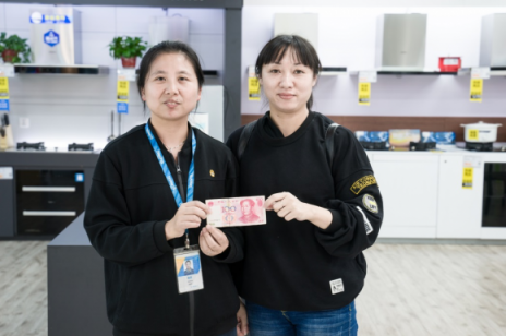 蘇寧價保30天全國退差價第一單！王女士當場拿到退款