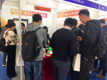 支付大屏時代,錢客多電子立牌亮相中國零售業(yè)博覽會