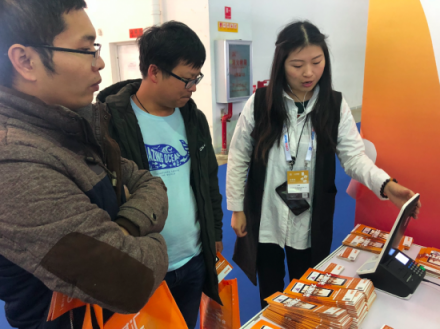 支付大屏時代,錢客多電子立牌亮相中國零售業(yè)博覽會