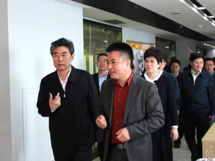 安徽省委常委、常務(wù)副省長鄧向陽、合肥市市長凌云一行蒞臨天地精華調(diào)研指導(dǎo)