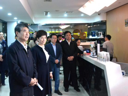 安徽省委常委、常務(wù)副省長鄧向陽、合肥市市長凌云一行蒞臨天地精華調(diào)研指導(dǎo)