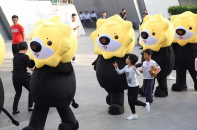 一票萌獅強(qiáng)勢(shì)霸街，沒想到這是蘇寧的“神操作”！