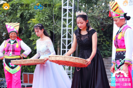 終于有一場活動(dòng)能把全鎮(zhèn)的美女集合起來了