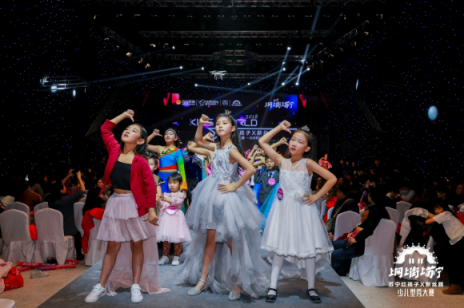 “壞爸爸”帶著女兒演繹原創(chuàng)歌曲，雙十一紅孩子有點厲害
