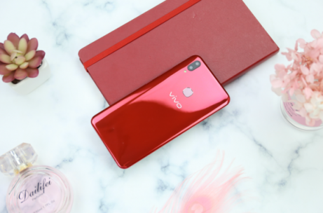 vivo Z1青春版上手體驗(yàn)：時(shí)尚外觀，旗艦實(shí)力