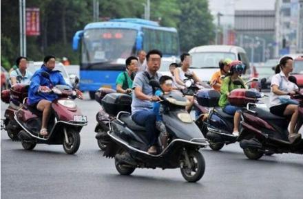電動(dòng)車“新國標(biāo)”的洗牌尬局：一個(gè)行業(yè)都在“超標(biāo)”