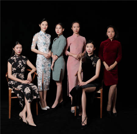 高交會(huì)驚現(xiàn)最美AI旗袍小姐姐，她們?cè)跒檎l代“顏”？