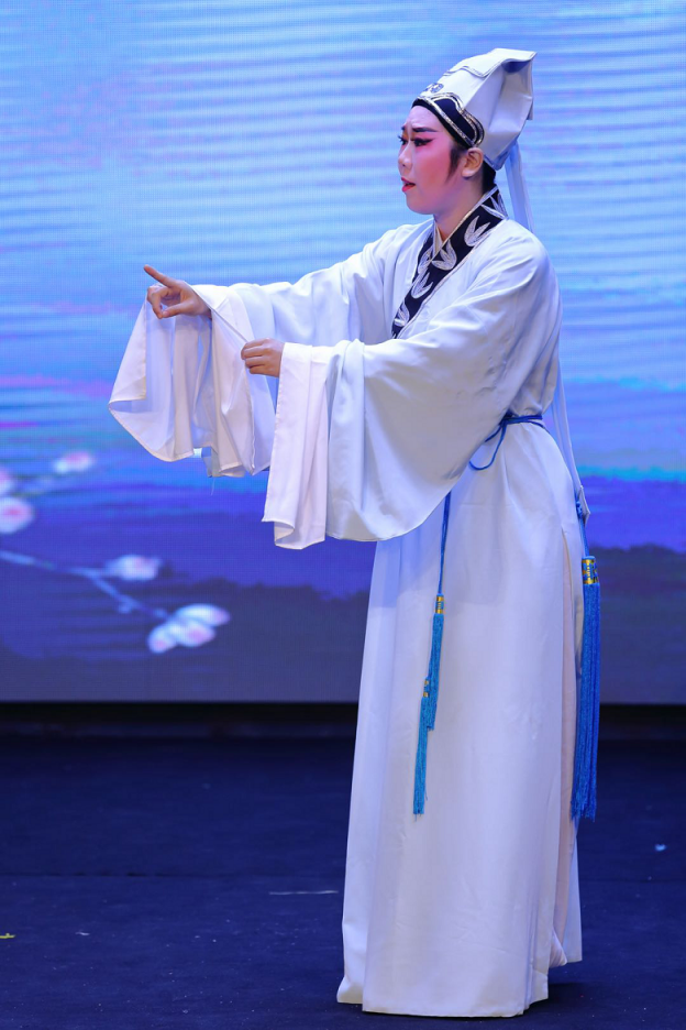 戲曲演員與華為麥芒7：年輕，在舞臺(tái)閃閃發(fā)光