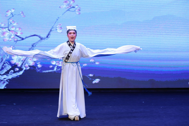 戲曲演員與華為麥芒7：年輕，在舞臺(tái)閃閃發(fā)光