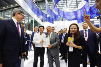 FlexPai柔派高交會(huì)再添鐵粉，柔宇CEO劉自鴻親自演示