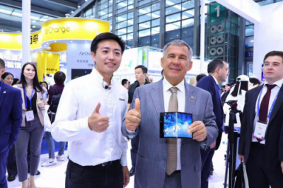 FlexPai柔派高交會(huì)再添鐵粉，柔宇CEO劉自鴻親自演示